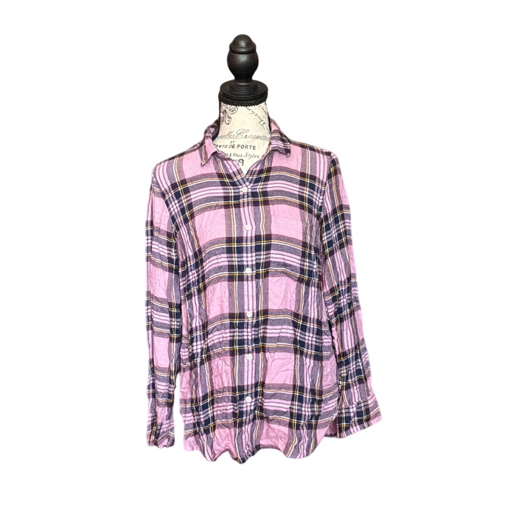Old Navy The Classic Shirt Womens Small Pink Navy‎ Blue Plaid Rayon Button Down